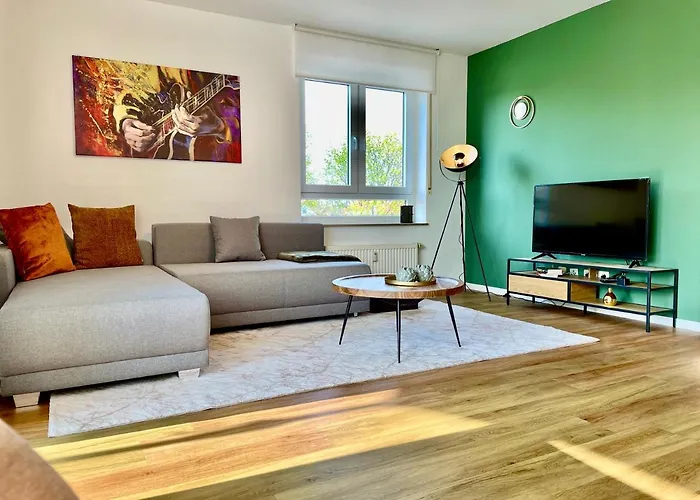 Holiday&Business Apartment I Highspeed WLAN l nahe Zentrum, Automobil- und Tech-Firmen, Messe